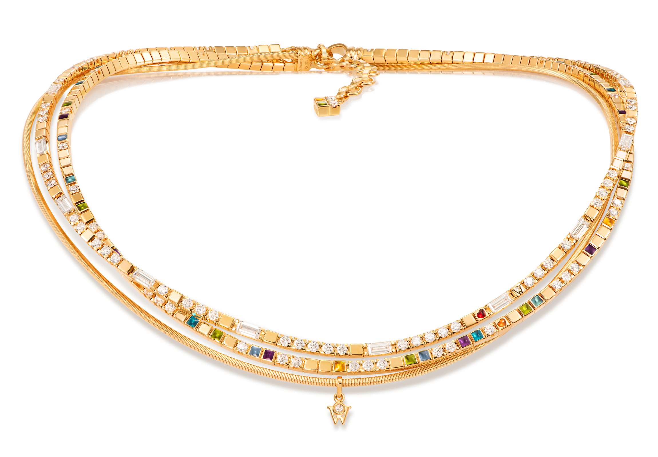 Das Collier POWER IN COLOUR edel aus 18 Karat Gelbgold fasziniert mit Kaltemaille in neun Farben, Brillant-Baguettestrang und orangefarbenem Herz. Collier auf transparentem Hintergrund.