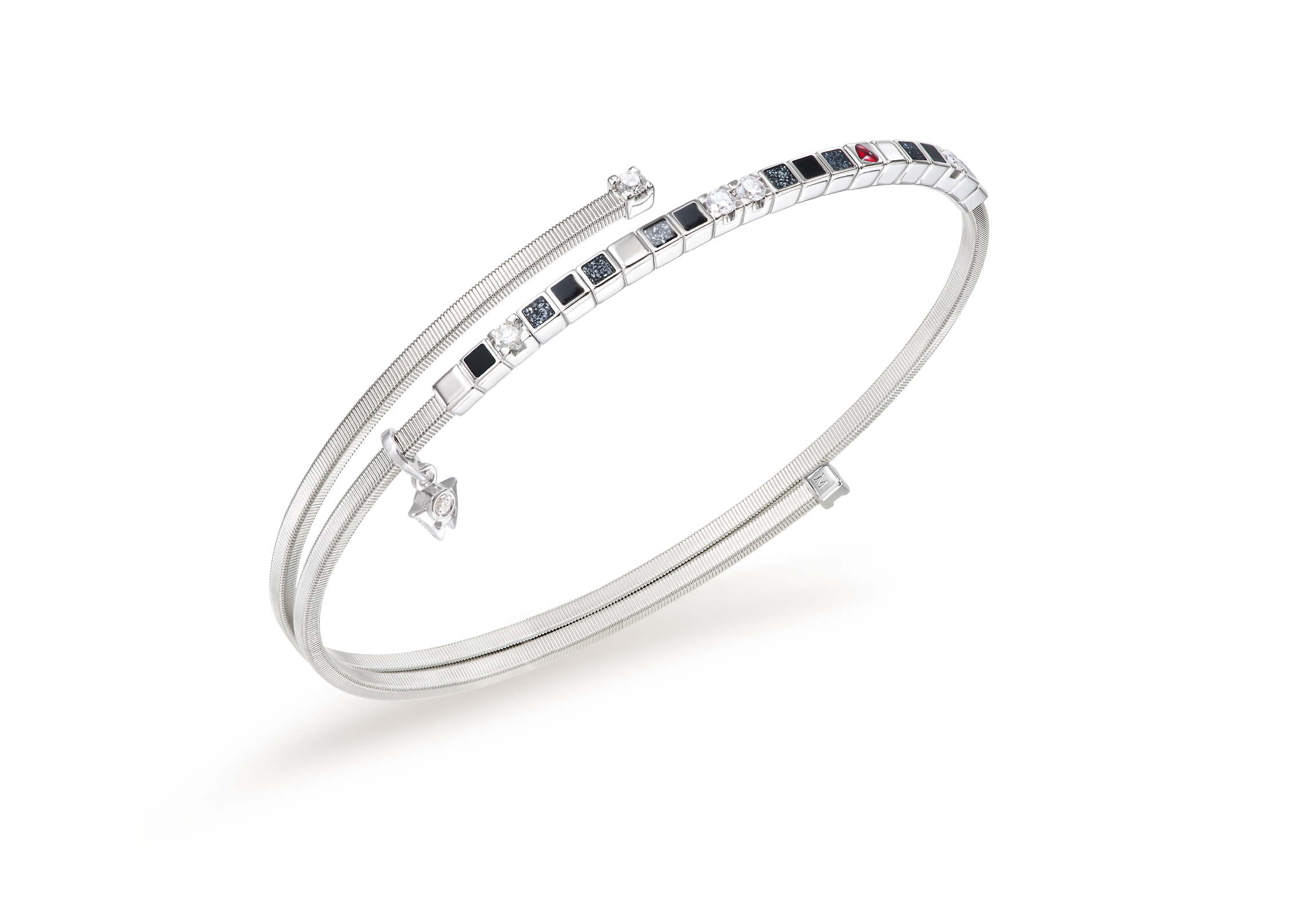 Das Armband POWER IN BLACK aus 18 Karat Weißgold aus schwarzer Kaltemaille mit Sternenstaub, rotes Herz und funkelnde Brillanten als Freisteller.