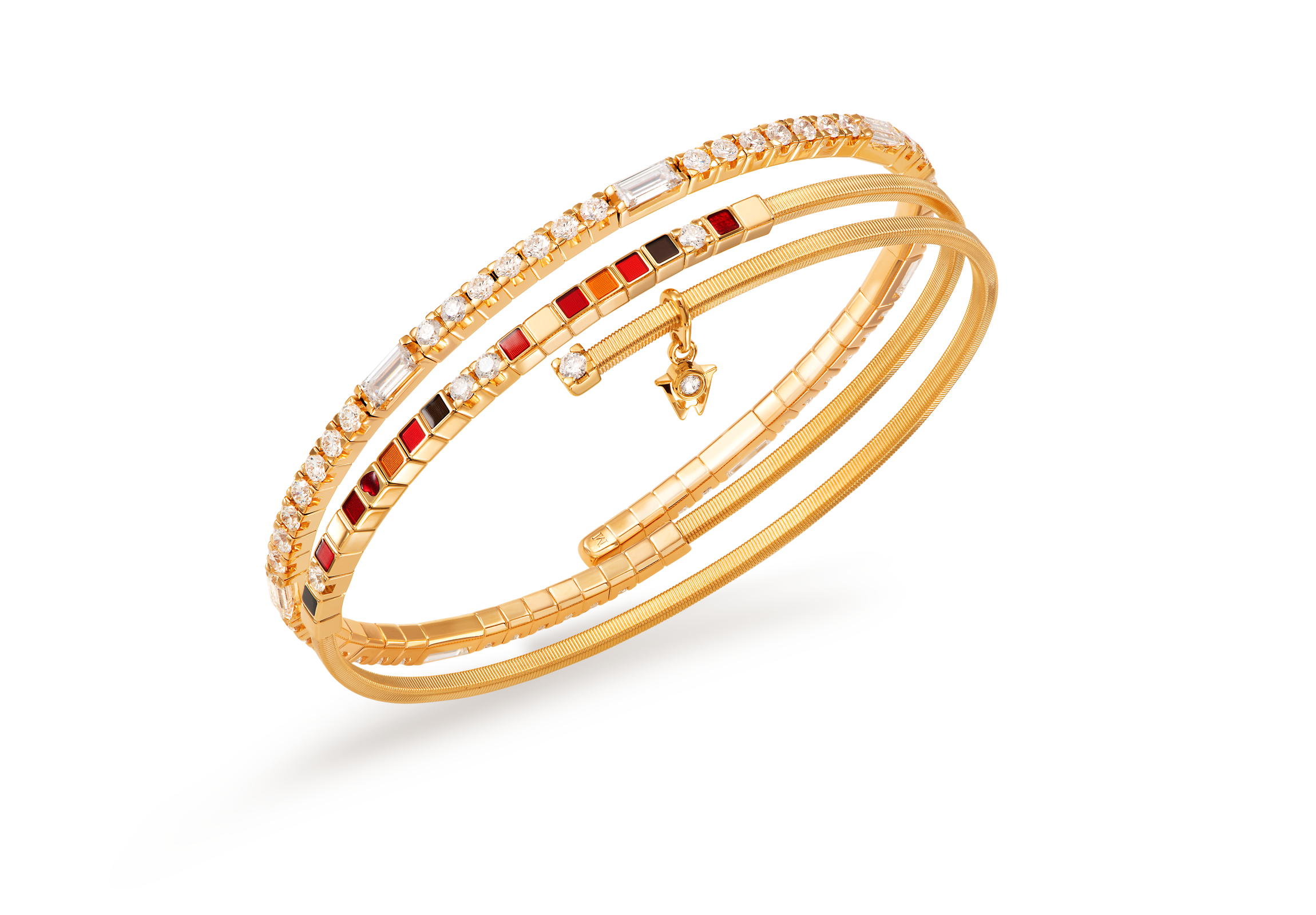 Das Armband POWER IN RED edel aus 18 Karat Gelbgold kombiniert rote, orange, schwarze Kaltemaille und handgefasste Baguette Diamanten und Brillanten. Ring mit transparentem Hintergrund.