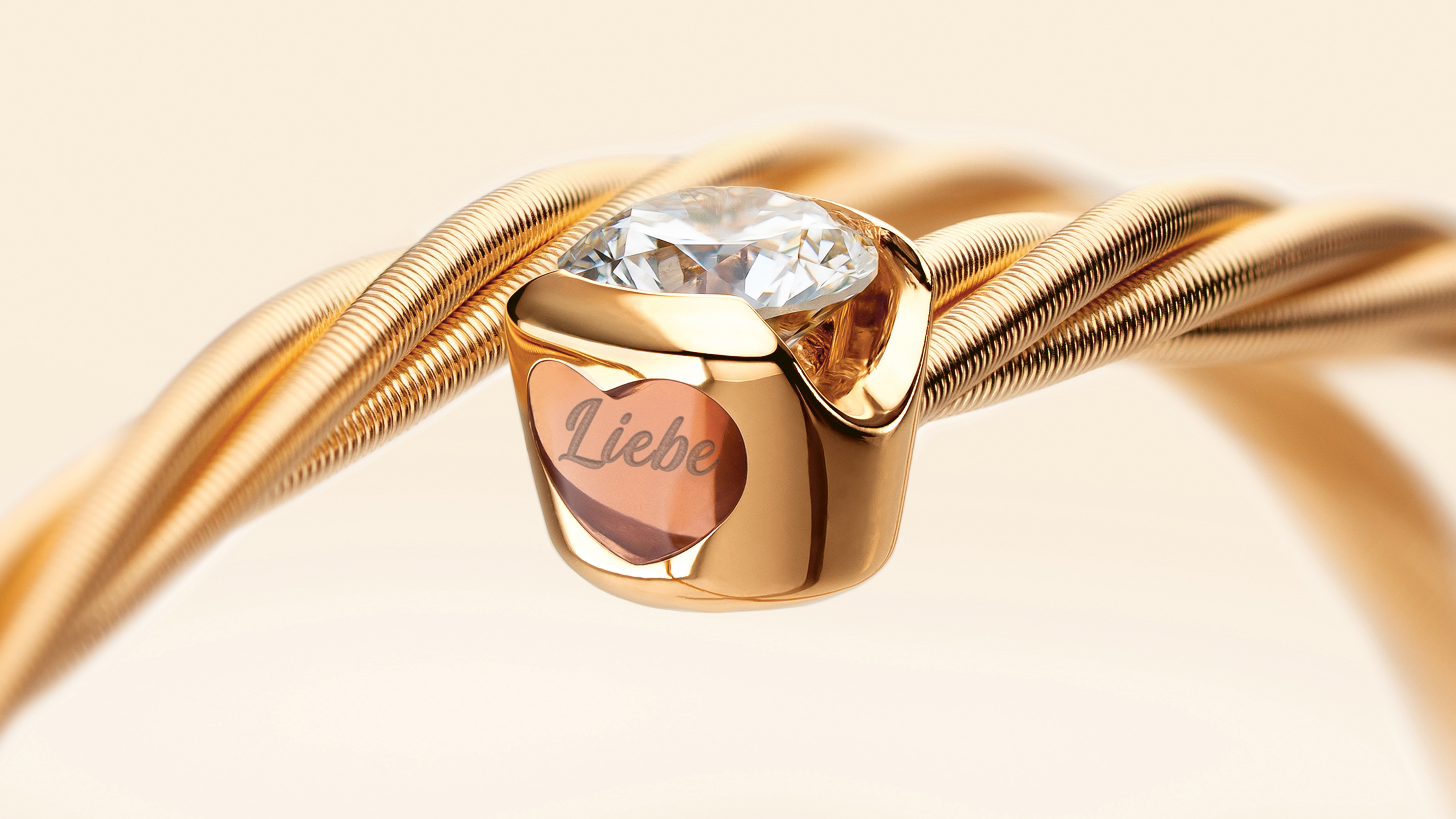 Die individuelle Gravur der Power-Armbänder macht Ihr Schmuckstück zu etwas ganz Persönlichem.