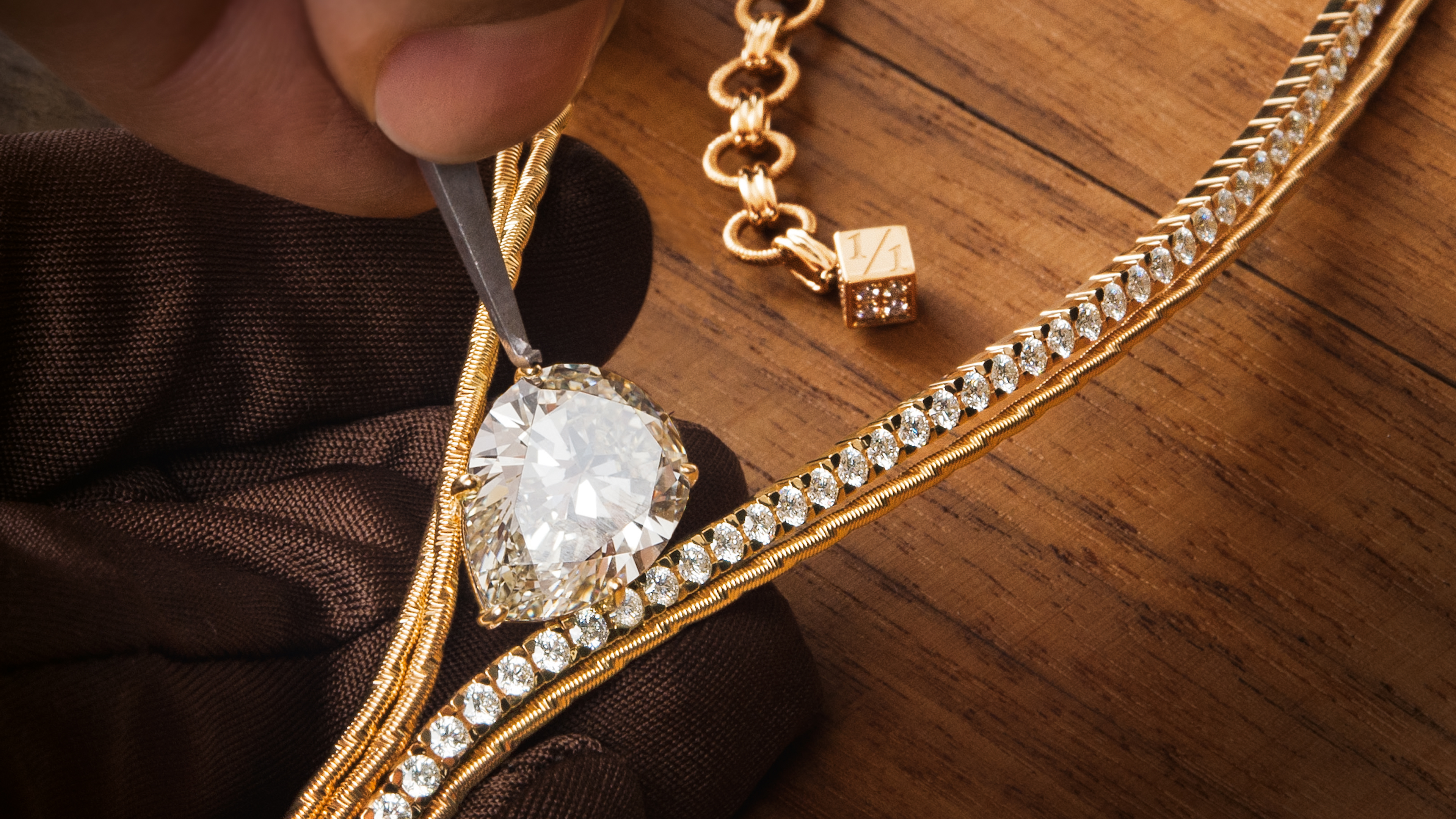 ユニークピース：類まれなK18ゴールドのジュエリー。