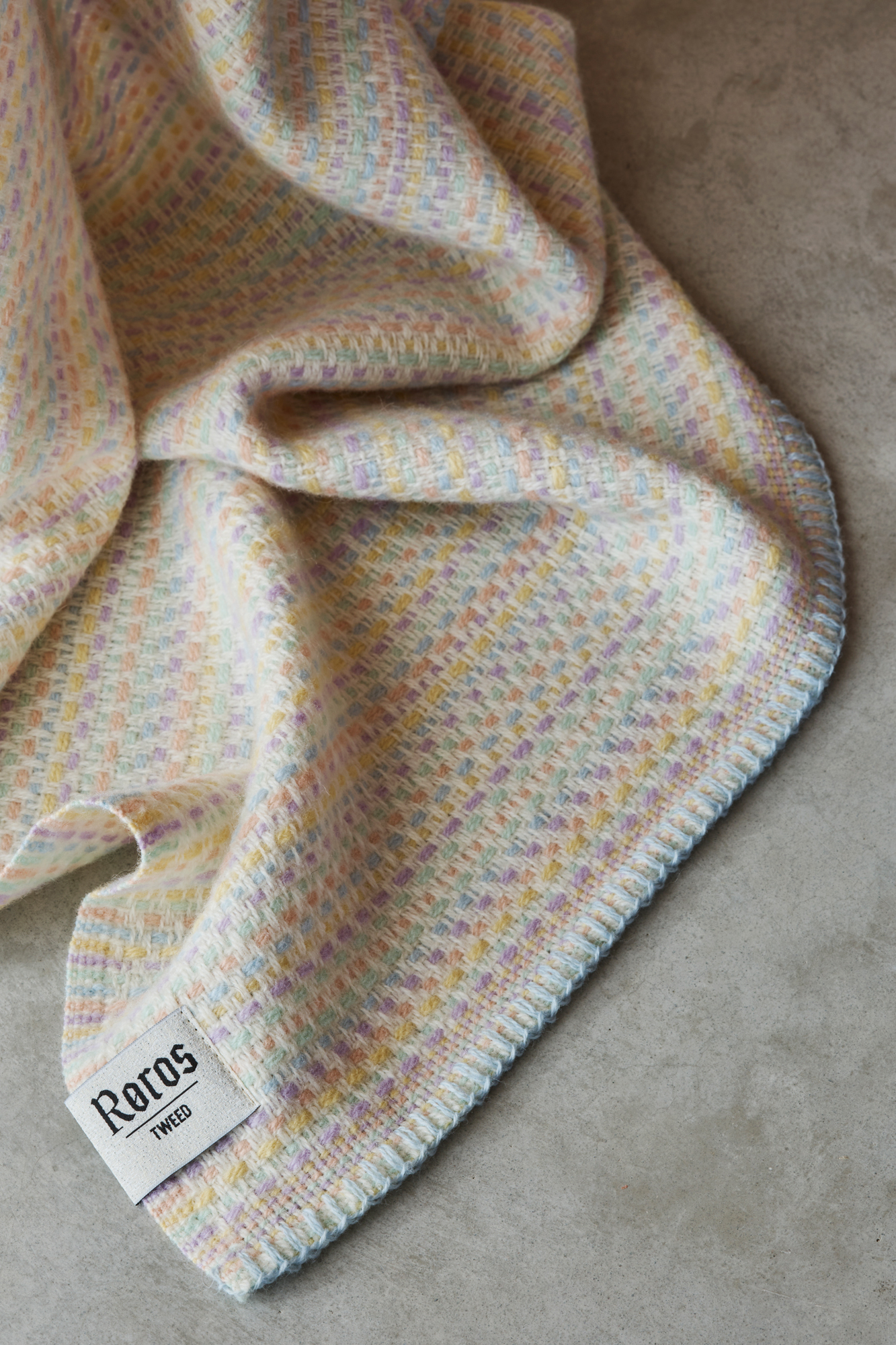ROROS TWEEDS ブランケット Mello Norwegian Wool Blanket with Fringes, 4 Color Variants
