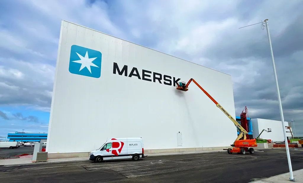 Replato & Maersk – Perfekte Befestigung mit farblich lackierten Schrauben