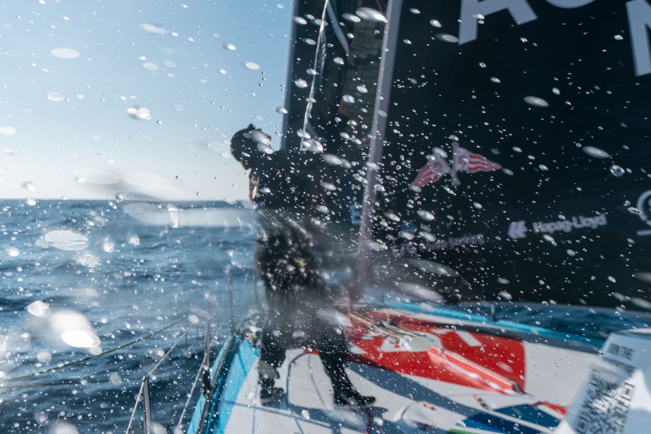 After a three-hour stop, Team Malizia is back racing in Leg 2 towards Cartagena