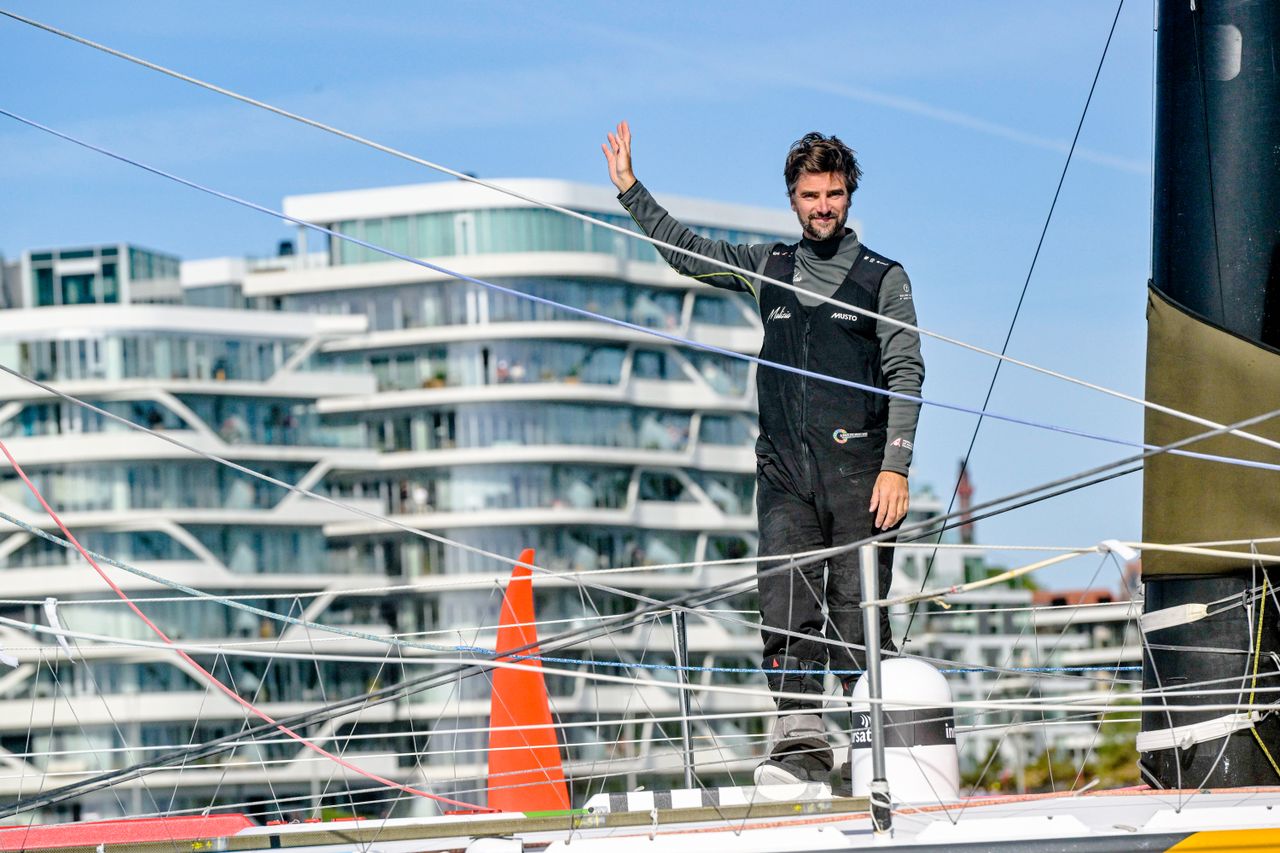 Boris Herrmann waving as he entered Aarhus' harbour on 29 May 2023
