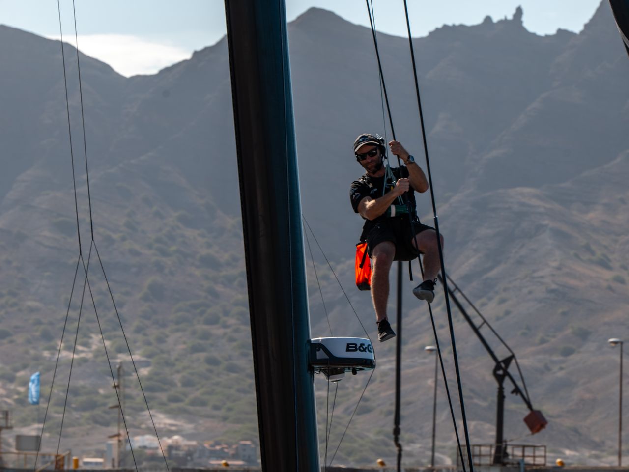 The Cape Verdean stop was considered as a "pit-stop" and the tech team weren't allowed to go or work on the boat. So the check and eventual repairs had to be carried out by the tired sailors. Here Nico Lunven coming down the mast after checking the rig.