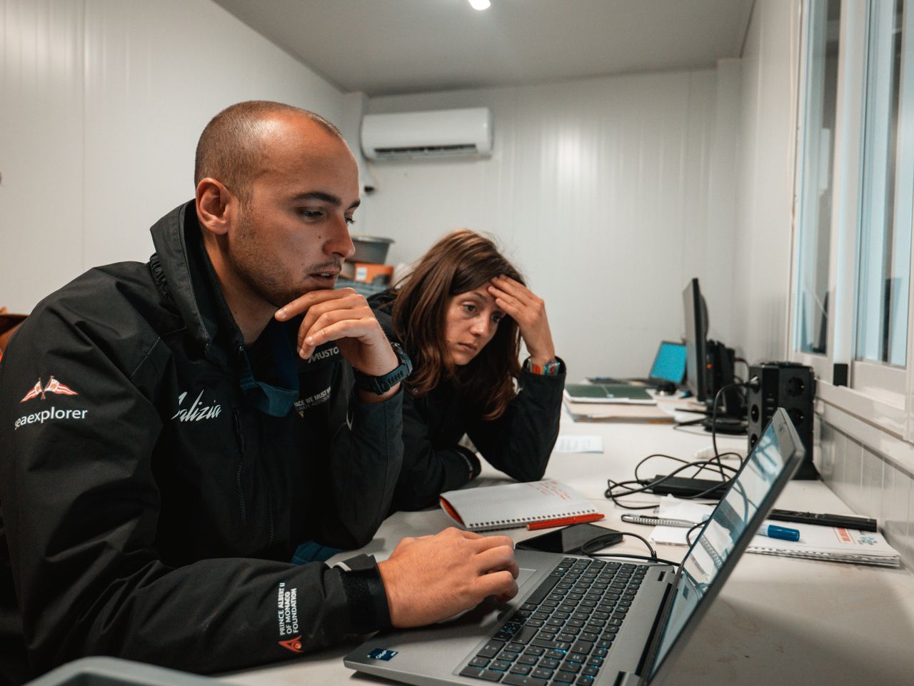 "The foils are broken": The awful news just came in, our foils are damaged and can't be used for The Ocean Race. We are very close to loosing everything only a couple of weeks before the start. Our Head of Composite Clément Caumont and Rebecca Sainson from the Design Office were amongst the many team members actively involved in trying to find a solution.