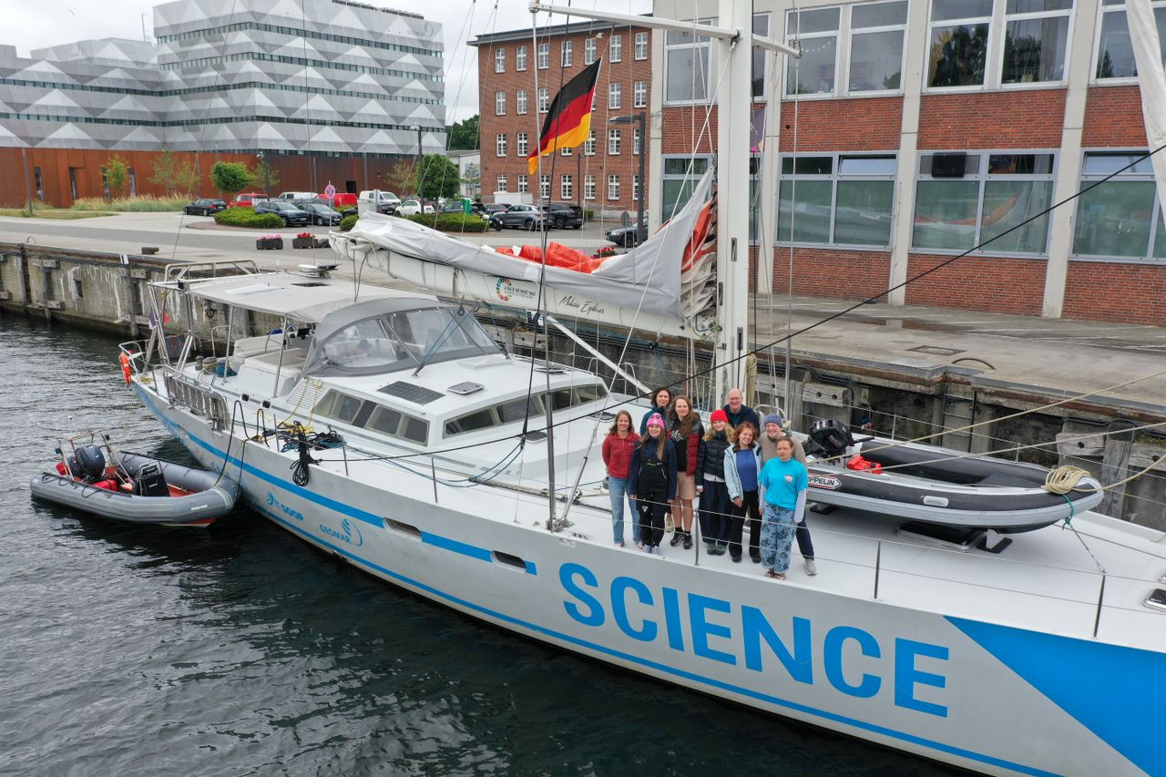 Malizia Explorer and GEOMAR researchers before departing Kiel on their first leg 