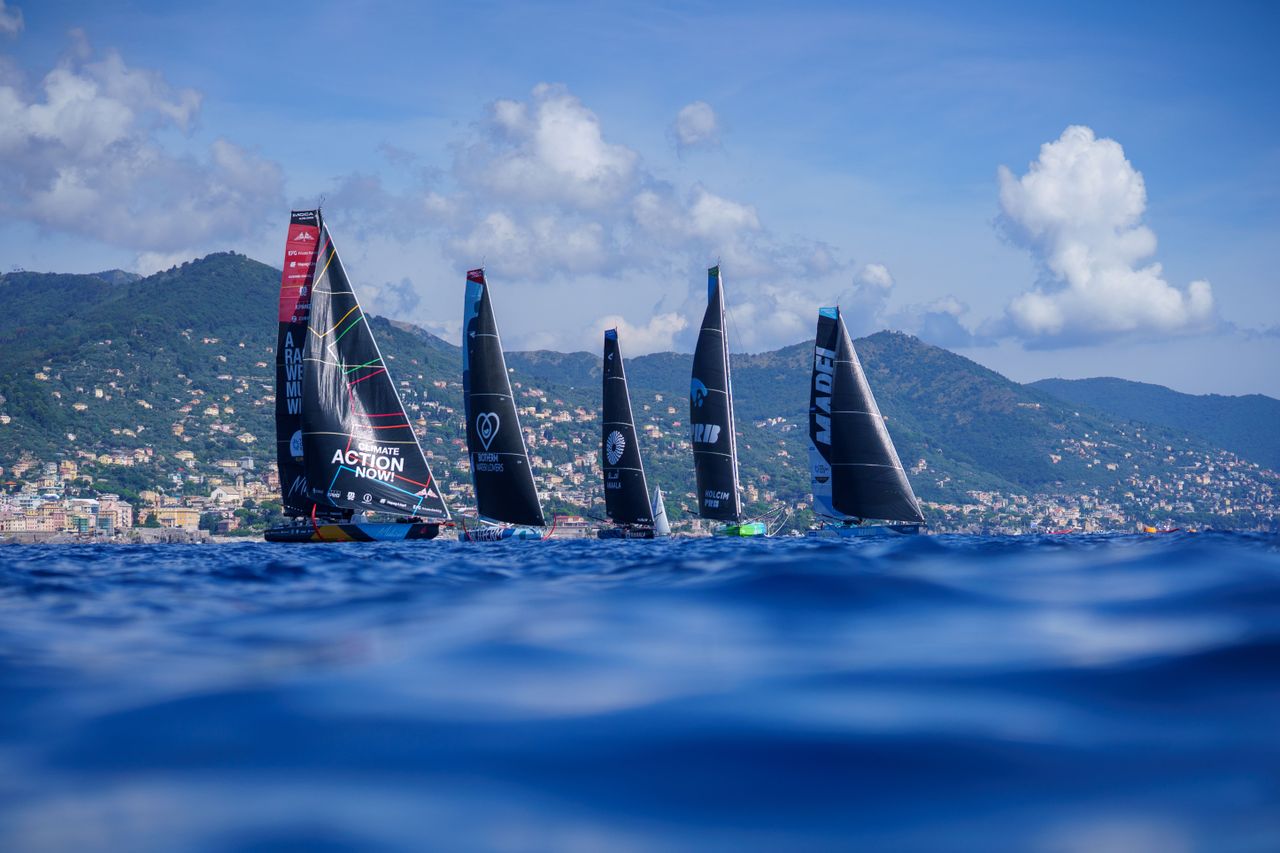 Malizia - Seaexplorer and the rest of the fleet on the start line in Genova
