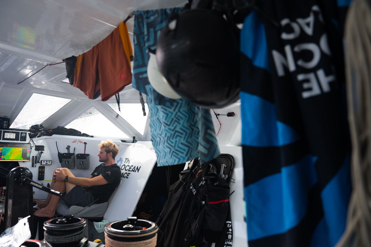 Lois Berrehar & clothes drying onboard Malizia 4