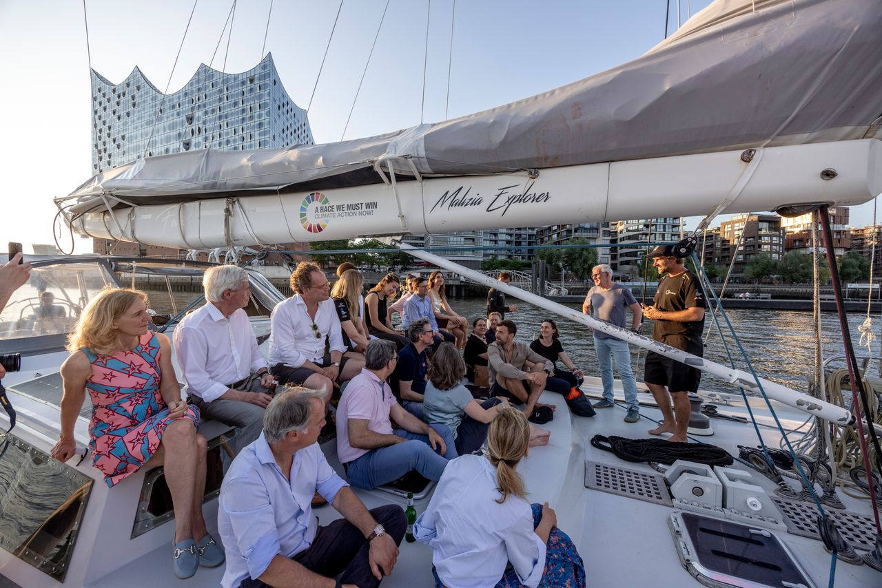Sundowner on the Elbe