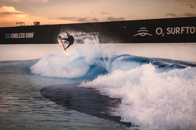 SURFTOWN – Rider in action
