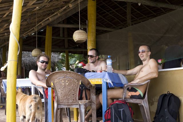 Die PLANFRED Gründer beim gemeinsamen Urlaub in Sri Lanka, wo die erste Idee für einen digitalen Planserver entstand.