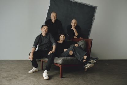 Die vier PLANFRED Gesellschafter Hannes, Bernd, Martina und Maximilian bei einem aktuellen Fotoshooting.
