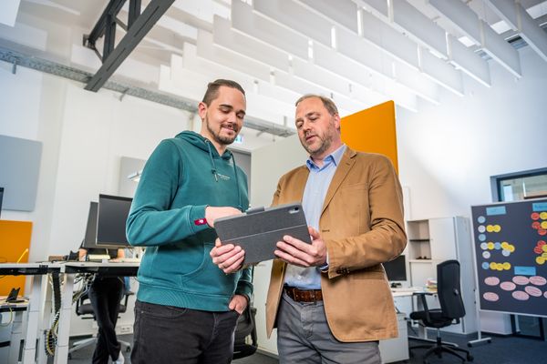 Team bespricht IoT-Anwendung