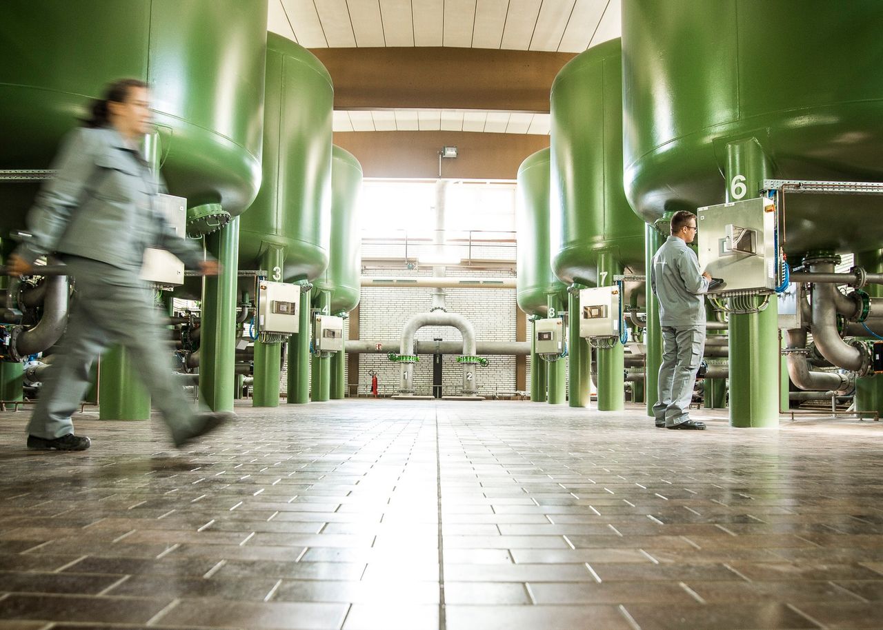 Mitarbeiter:innen im Wasserwerk