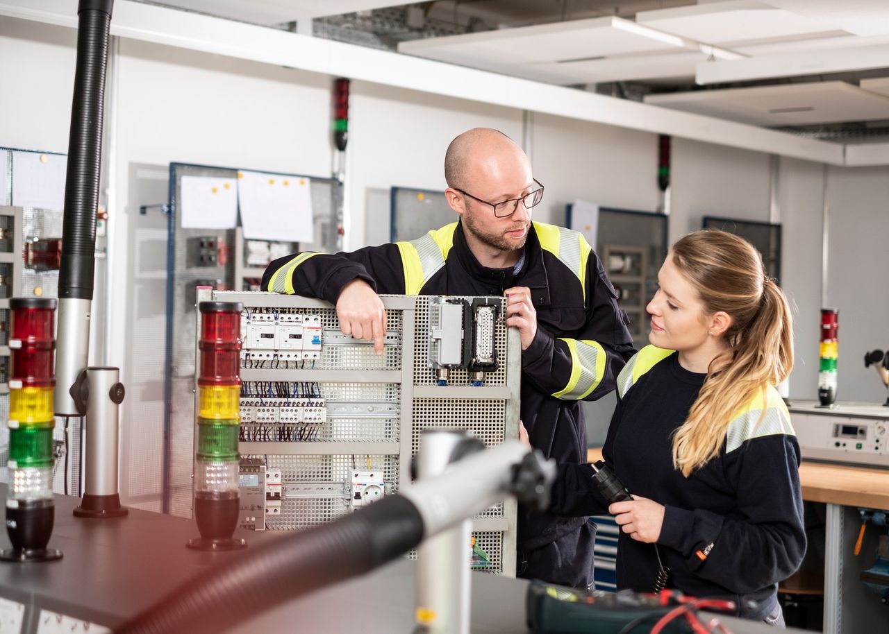 Ausbildung Elektro­niker:in für Betriebs­technik