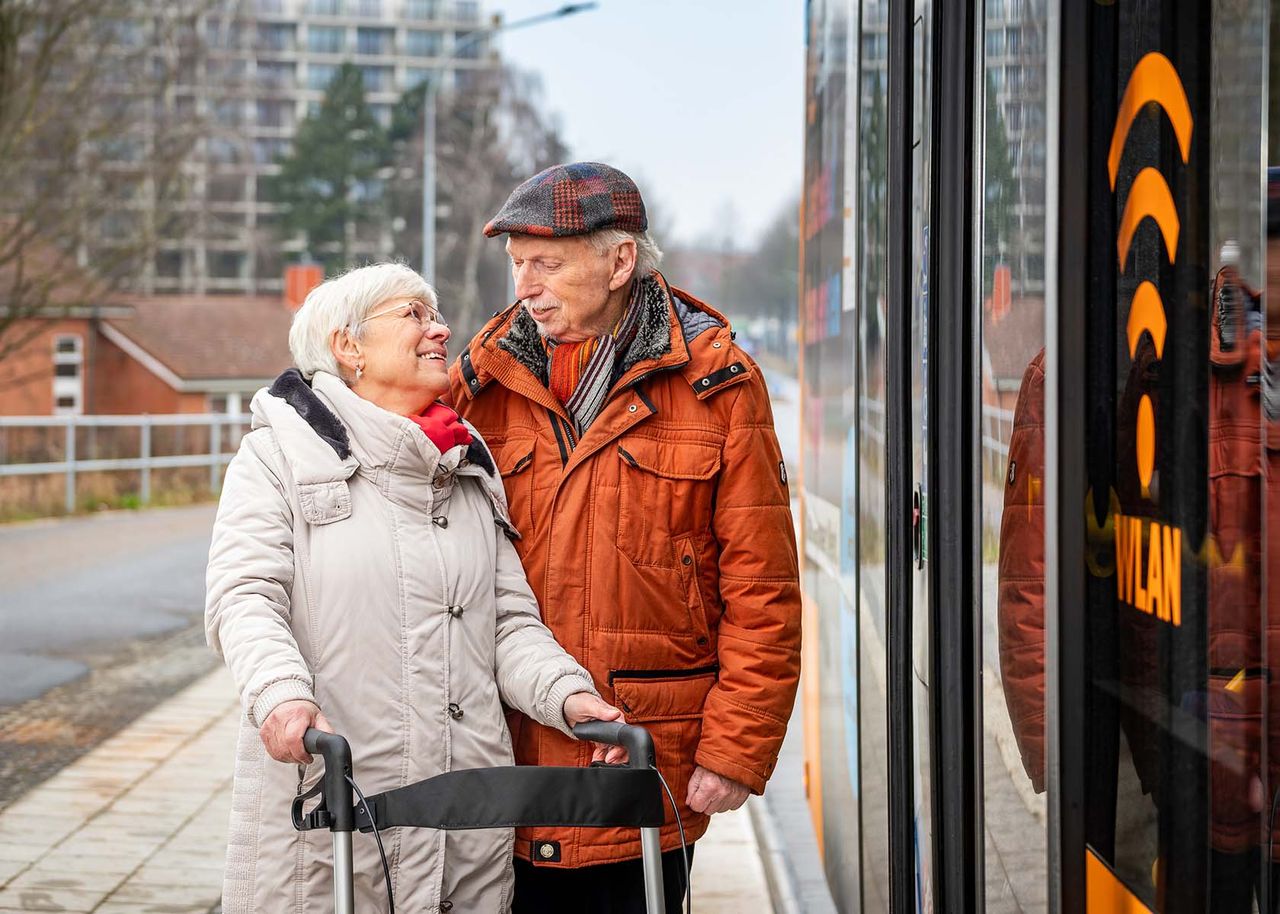 Bus Rollator einsteigen