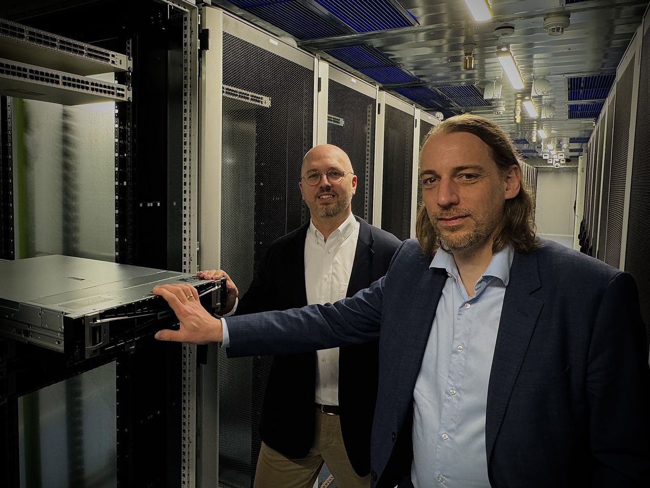 v.l.n.r.: Dr. Jens Meier, CEO Stadtwerke Lübeck Gruppe; Christoph Schweizer, COO Stadtwerke Lübeck Gruppe