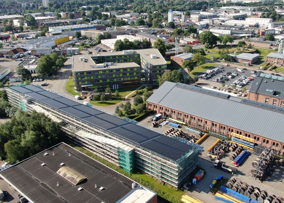 Stadtwerke Lübeck generieren grünen Strom auf eigener Parkpalette.