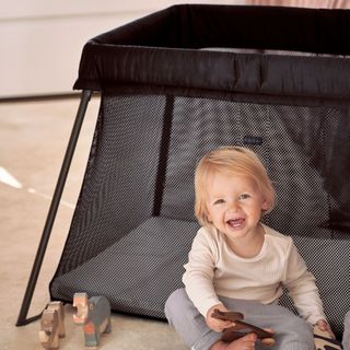 Travel Crib Light black mesh - BabyBjörn