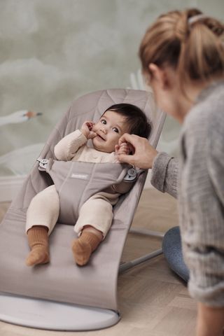 Hamaca BabyBjörn gris oscuro/gris algodón con bolsa de transporte —  LAS4LUNAS