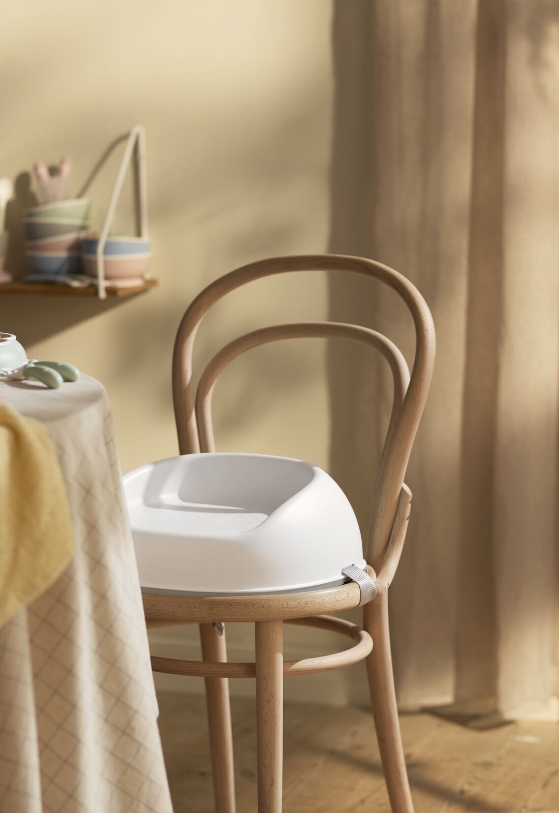 Booster Seat – to help reach the table | BabyBjörn