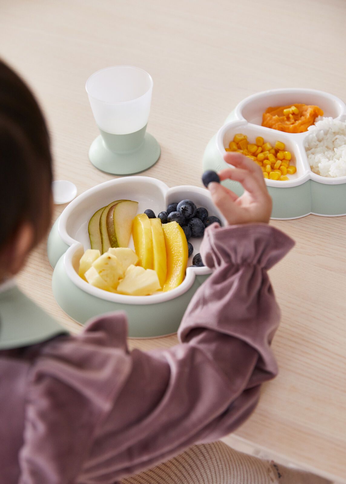 Baby Dinner set with divided plate in powder green - BabyBjörn