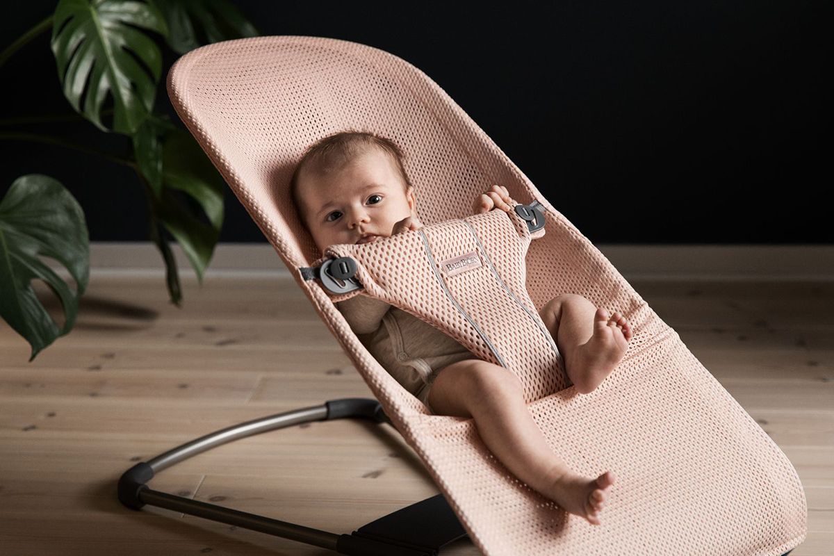 Bouncer Bliss in Pearly pink mesh - airy and soft - BabyBjörn