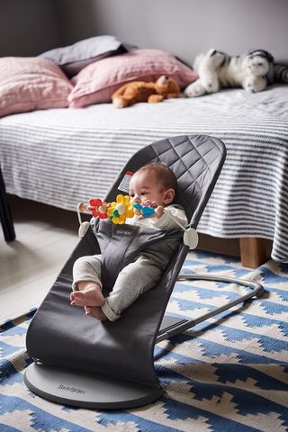 Bouncer Bundle with Toy Anthracite - Cotton, Classic Quilt with Toy Flying Friends BabyBjörn