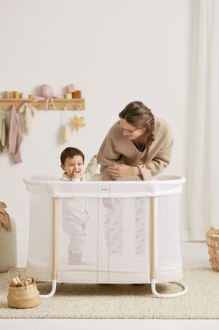 Baby Crib in safe airy design BabyBjorn