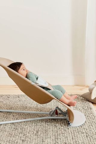 Die ergonomische Babywippe Balance Soft BabyBjorn