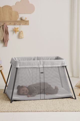 Travel Crib in silver mesh including transport bag - BabyBjörn