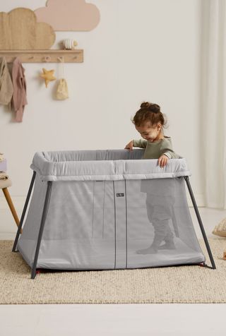 Play Yard Light Bundle with Fitted Sheet Silver