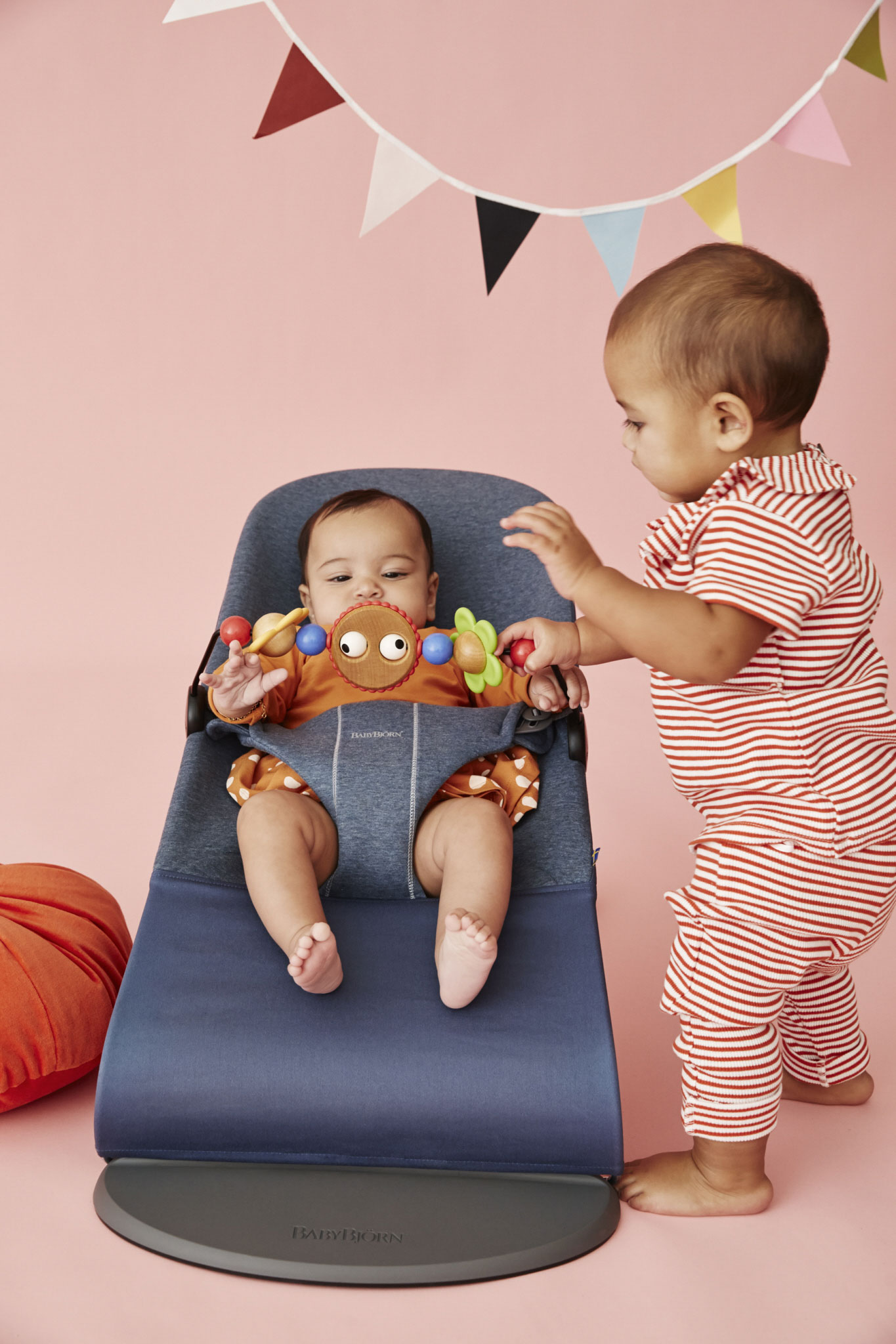 公式】ベビービョルン バウンサー用トーイ｜安全・シンプル | BabyBjörn