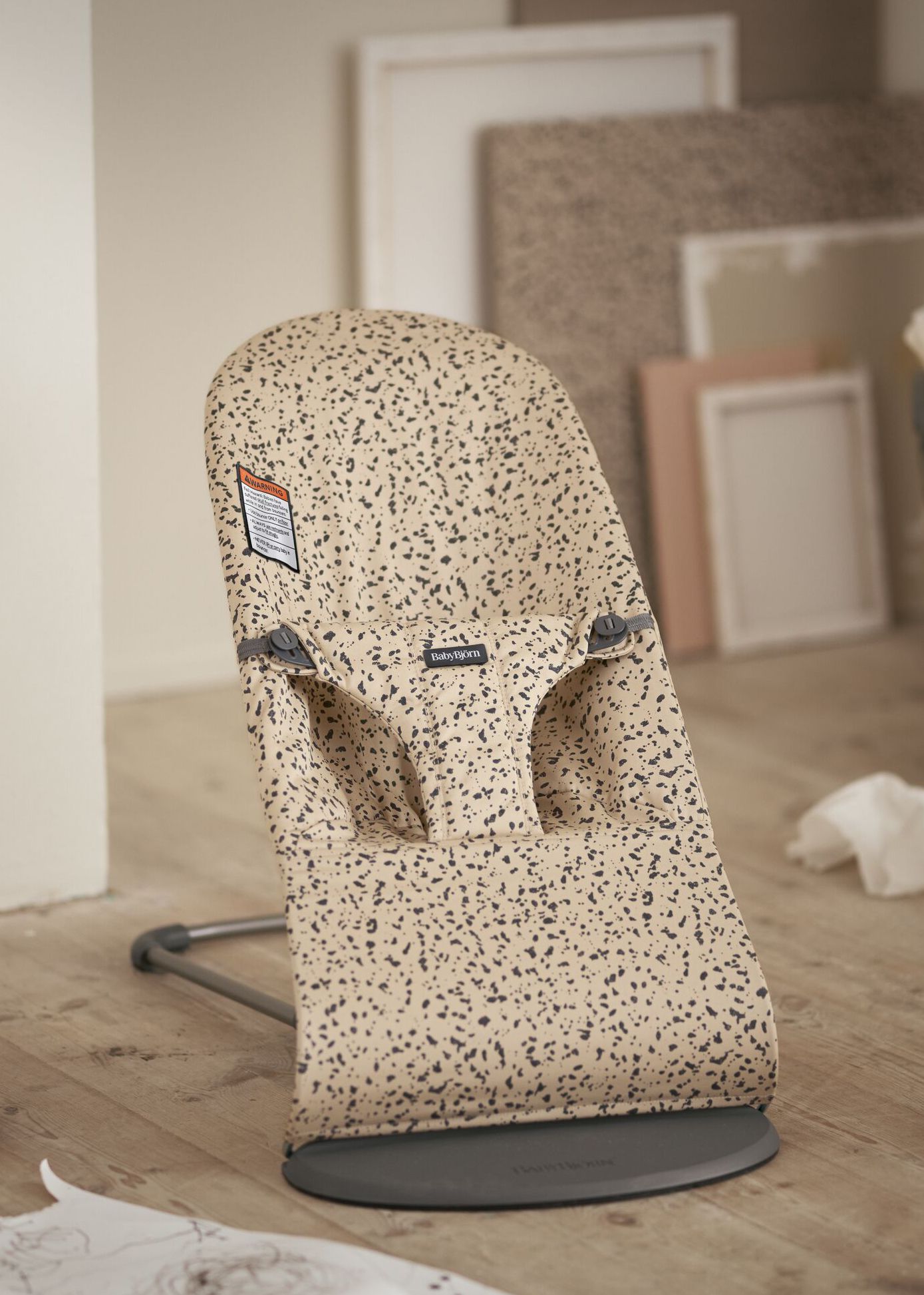 Bouncer Bliss in Beige/Dark Gray Print - Little Masterpieces by BabyBjörn
