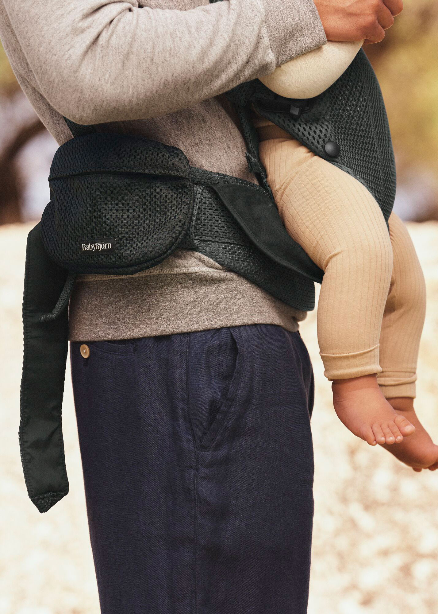 Alternativ bild 1 för BabyBjörn Förvaringsficka till Bärsele Mesh (Black)