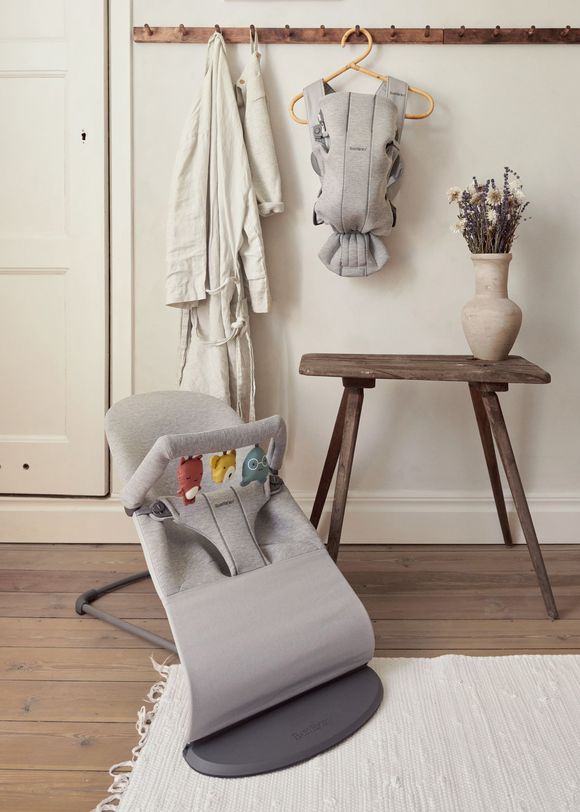 Bouncer Bliss in light grey 3D jersey and Baby Carrier Mini - BabyBjörn