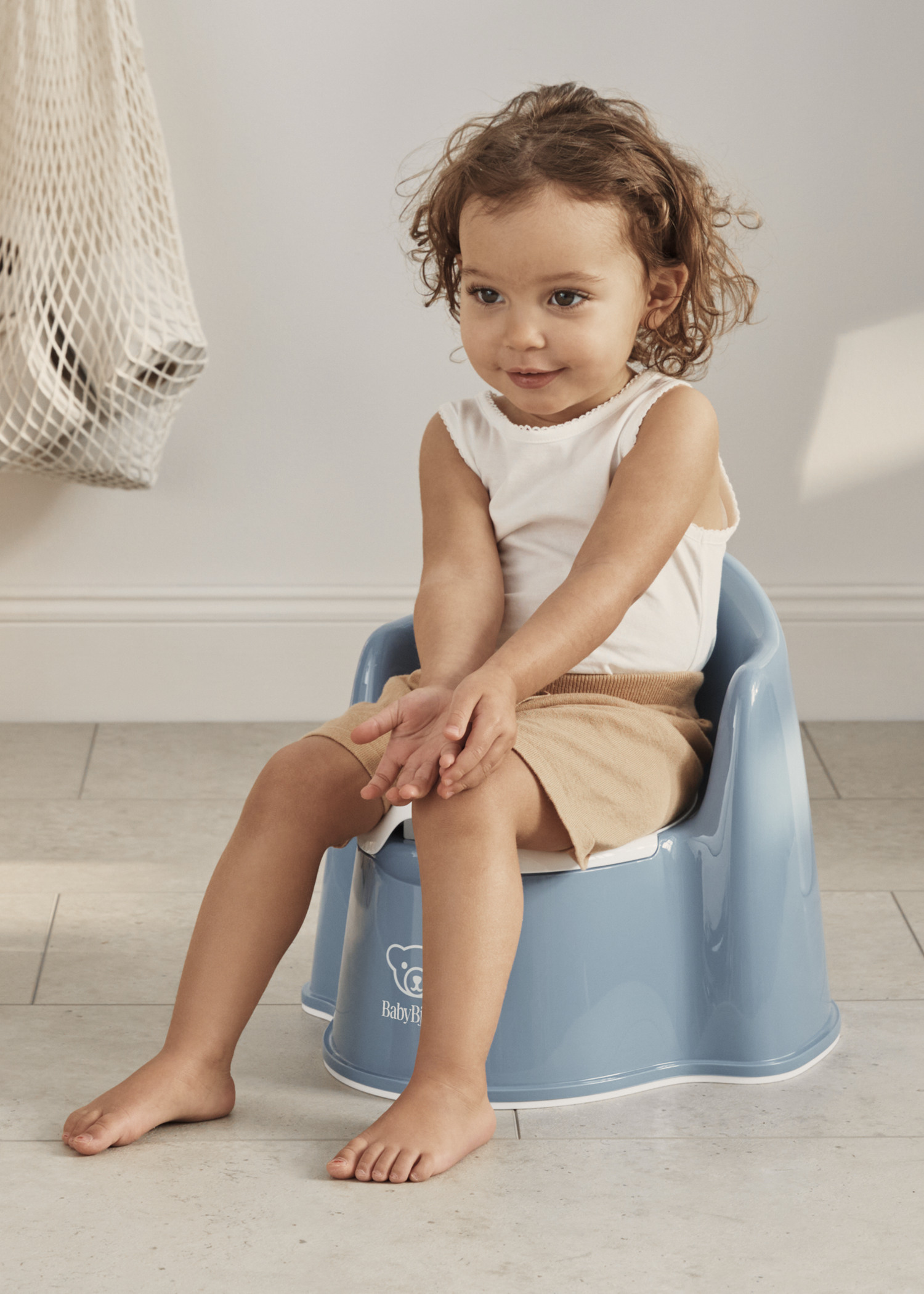 BABYBJÖRN ベビーチェア 水色 取り外しトレイ付き Comfy potty chair in lovely colors | BabyBjörn