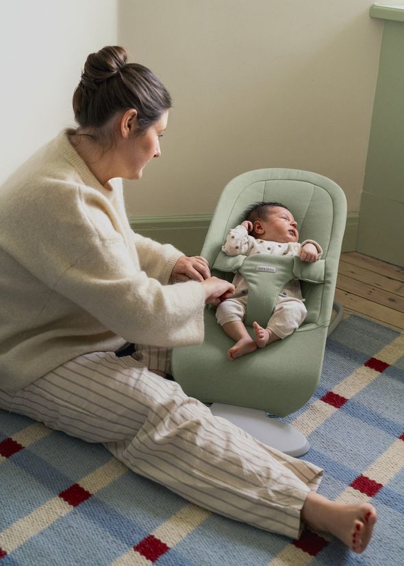 Bouncer Begin for newborns in Light green brushed woven - BabyBjörn