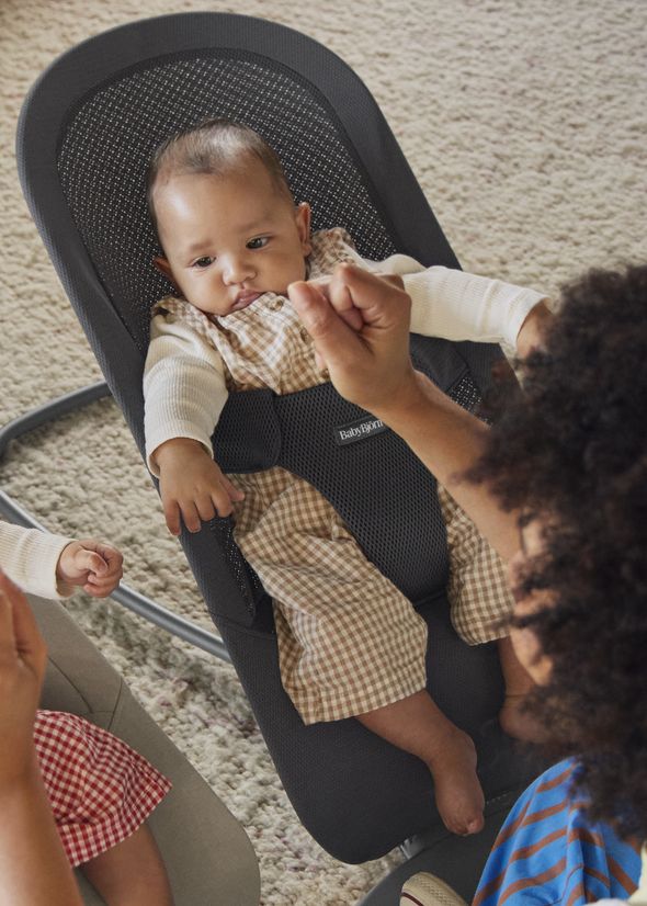 Bouncer Begin in dark grey airy mesh - BabyBjörn