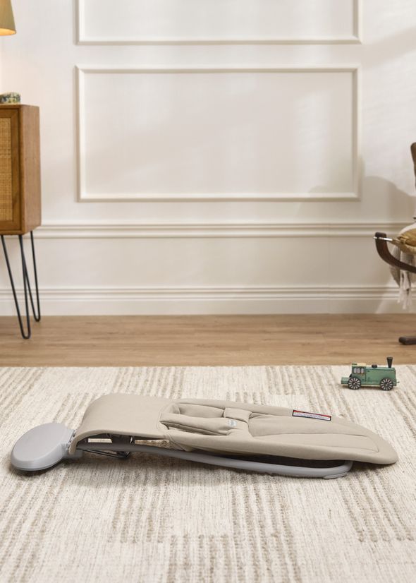 Bouncer Begin folded and easy to storage - BabyBjörn