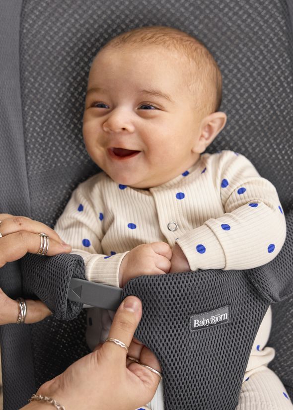 Bouncer Begin in dark grey airy mesh - BabyBjörn