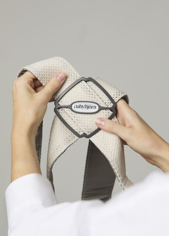 Baby Carrier Mini in cream 3D mesh - back cross for comfy wearing