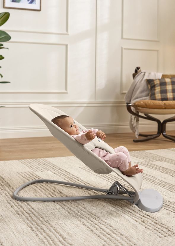 Bouncer Begin in sand grey brushed woven - BabyBjörn