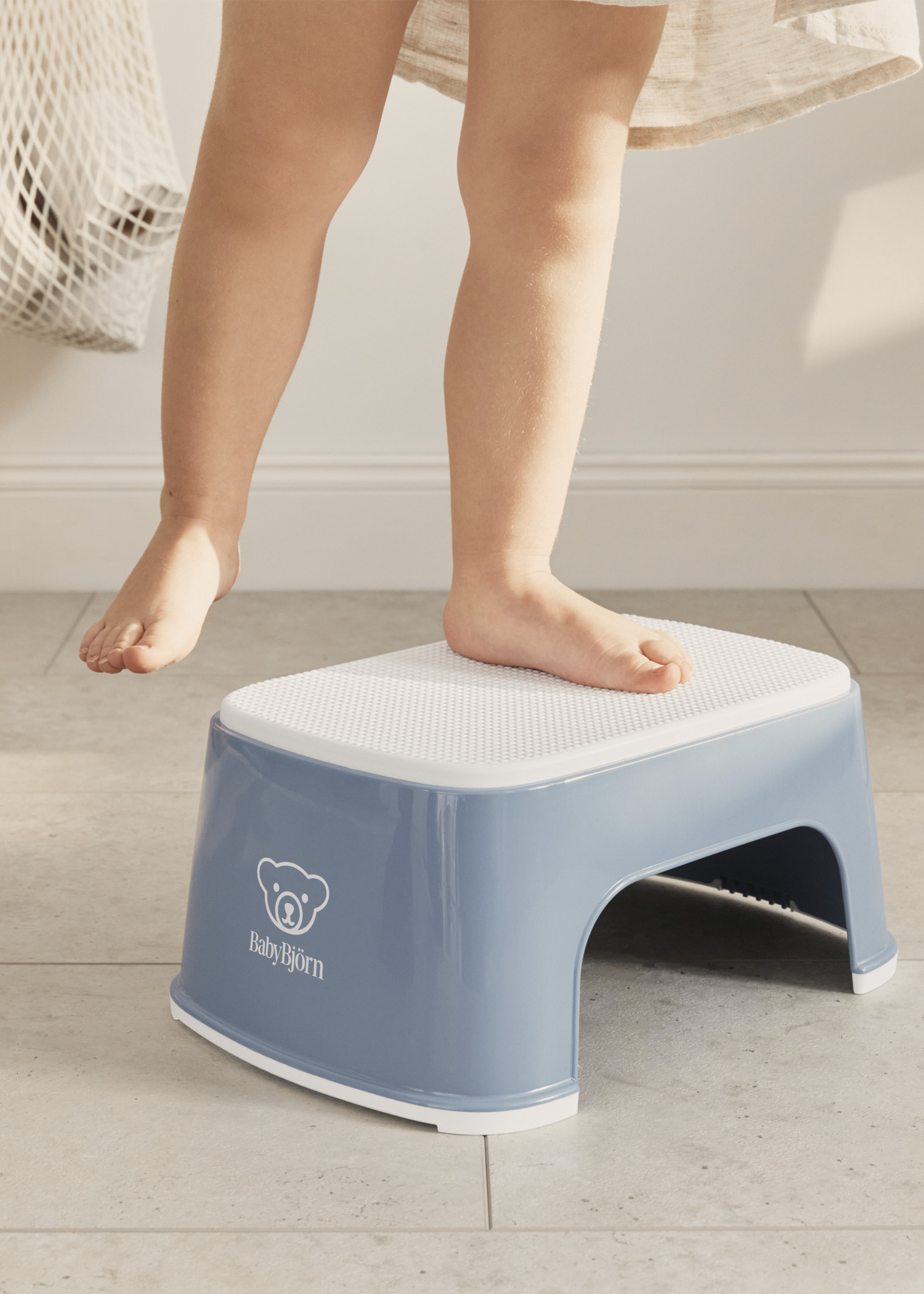 Stable, non-slip step stool | BabyBjörn