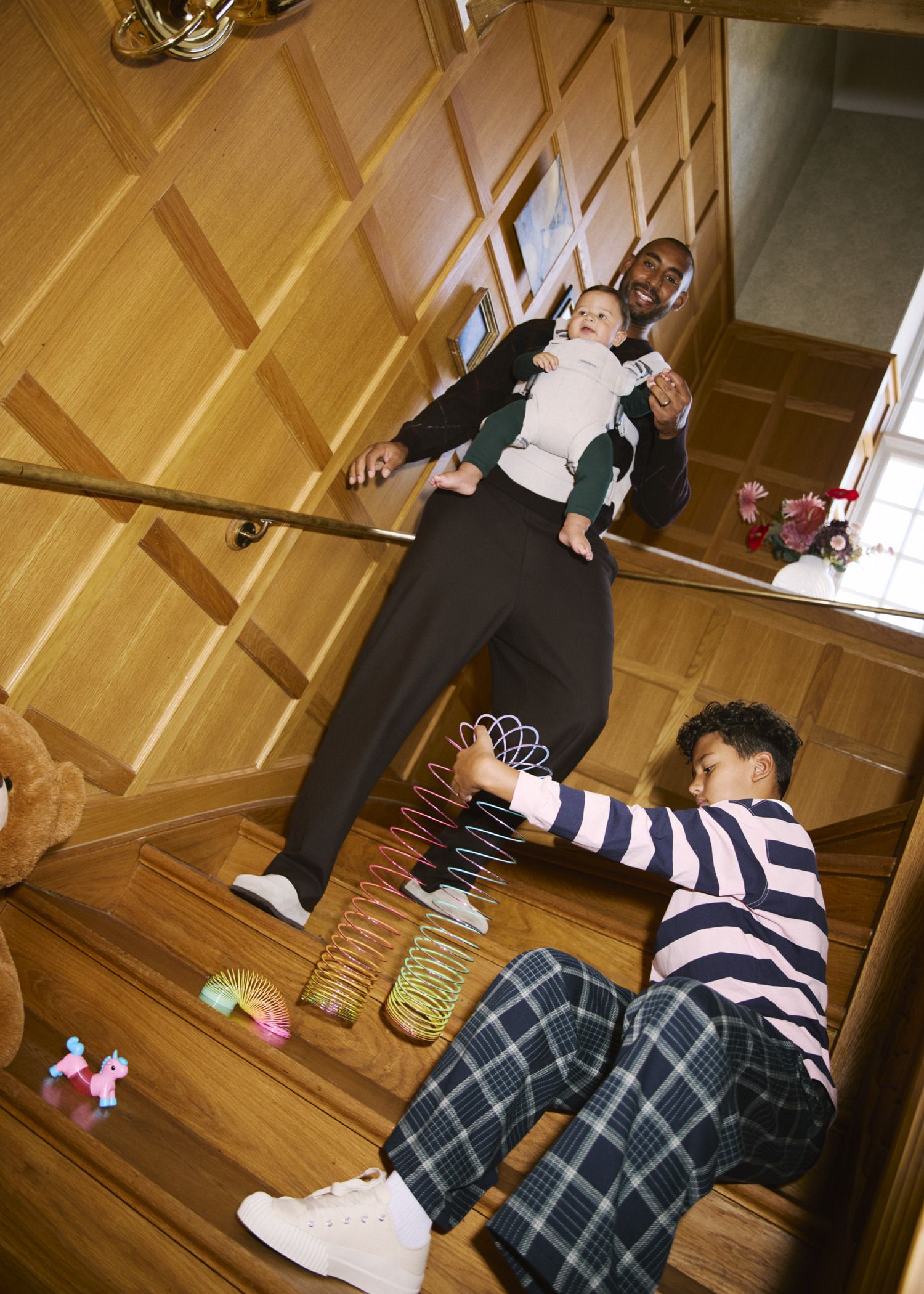 Baby Carrier Harmony in woven melange and kids playing in the stair case