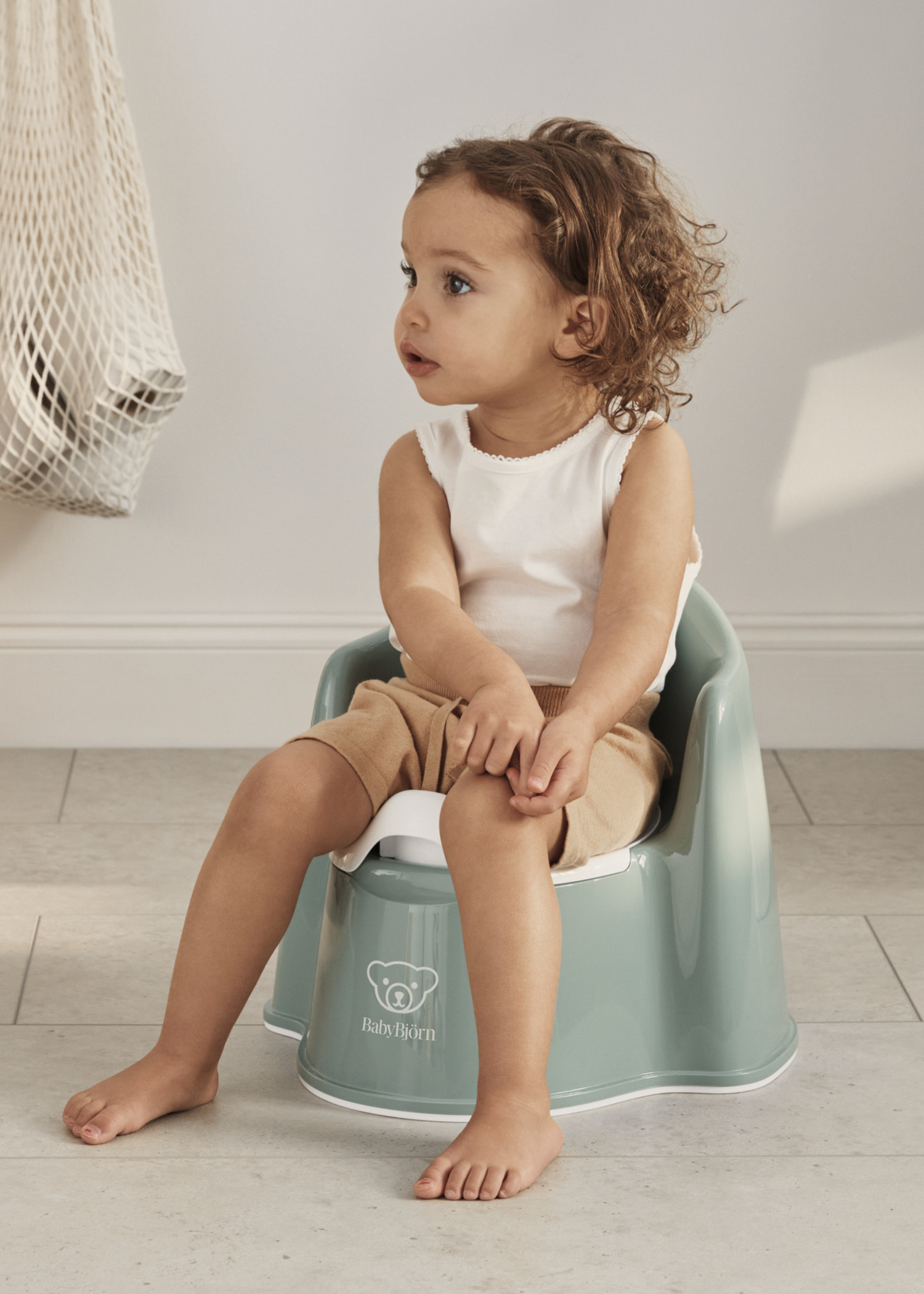 Comfy potty chair in lovely colors | BabyBjörn