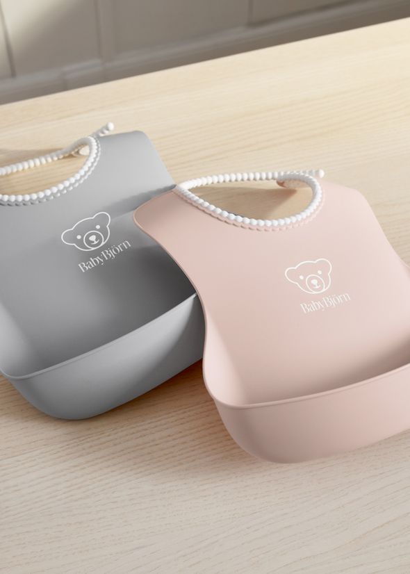 Baby Bib in 2-pack with deep spill pocket - BabyBjörn