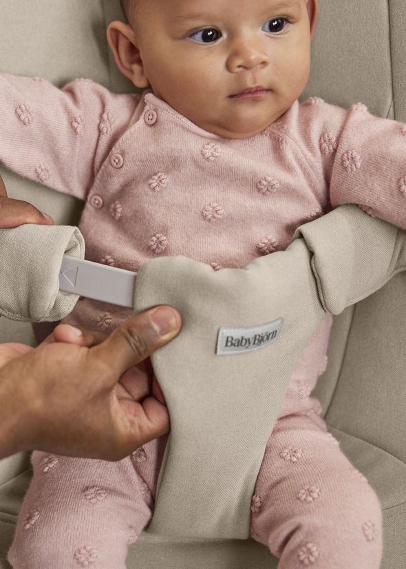 Bouncer Begin in sand grey brushed woven - BabyBjörn
